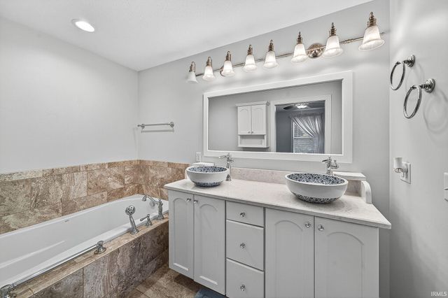 2225 Treys Trail, Mishawaka, IN 46545