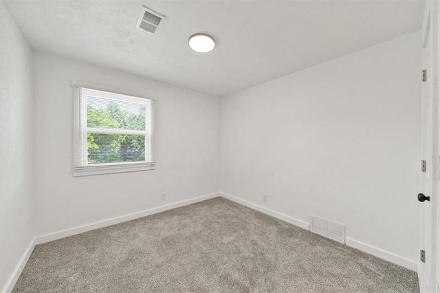 1001 Twin Oaks Terrace, Harrisonville, MO 64701