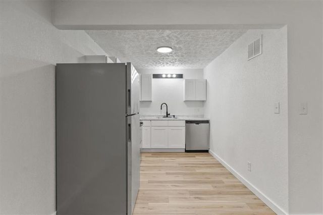 1001 Twin Oaks Terrace, Harrisonville, MO 64701