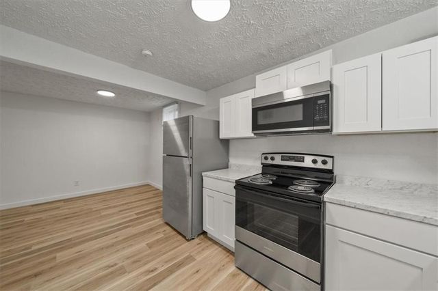 1001 Twin Oaks Terrace, Harrisonville, MO 64701