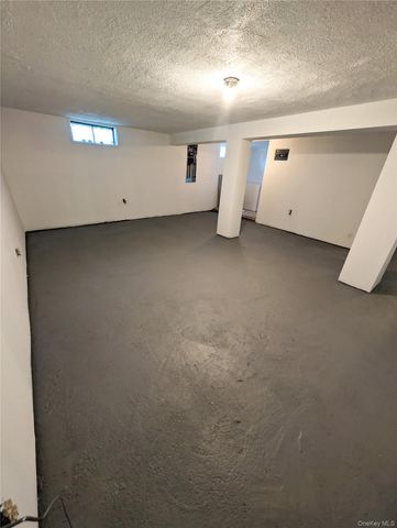 246 15th, West Babylon, NY 11704