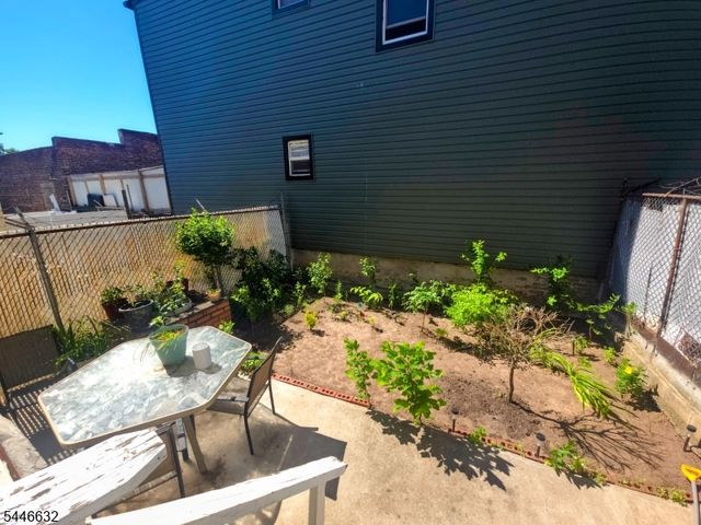 16 Crittenden St, Newark City, NJ 07104