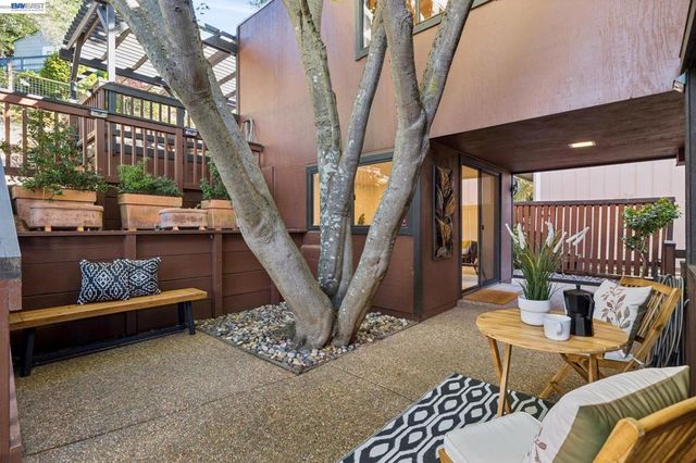 1085 STERLING AVE, Berkeley, CA 94708