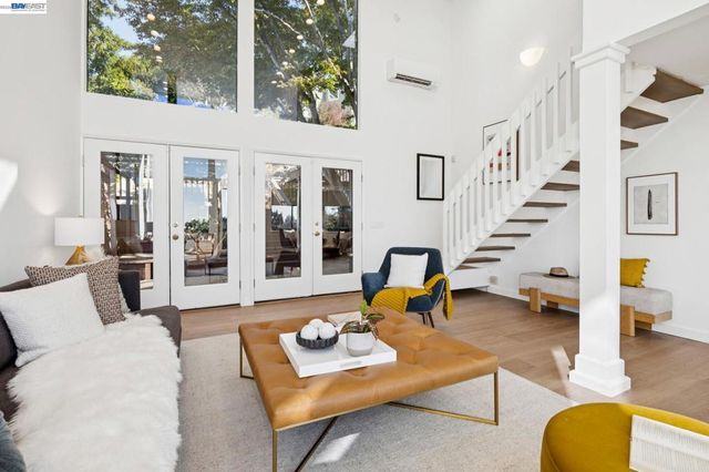 1085 STERLING AVE, Berkeley, CA 94708