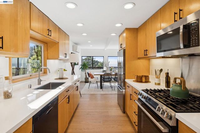 1085 STERLING AVE, Berkeley, CA 94708