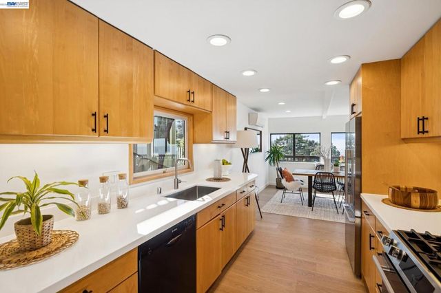1085 STERLING AVE, Berkeley, CA 94708