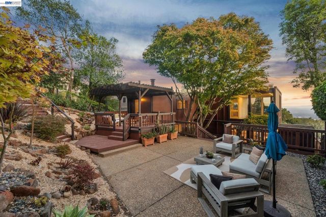 1085 STERLING AVE, Berkeley, CA 94708