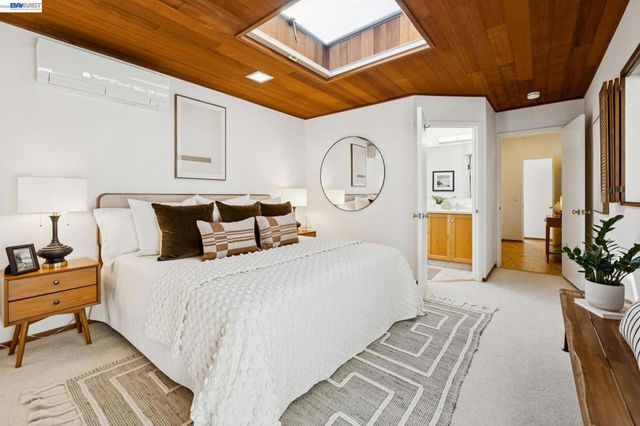 1085 STERLING AVE, Berkeley, CA 94708