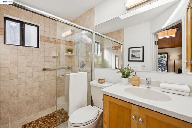 1085 STERLING AVE, Berkeley, CA 94708