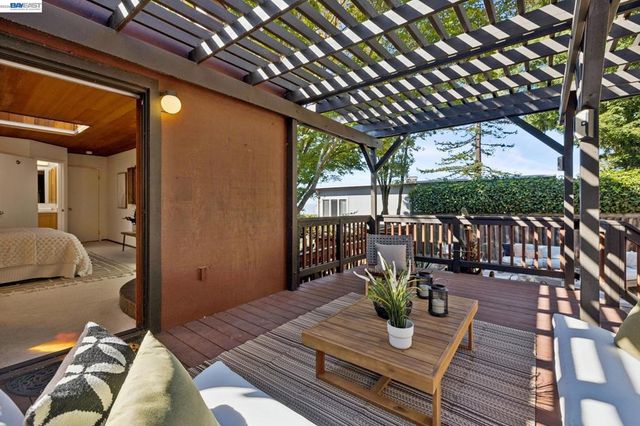 1085 STERLING AVE, Berkeley, CA 94708