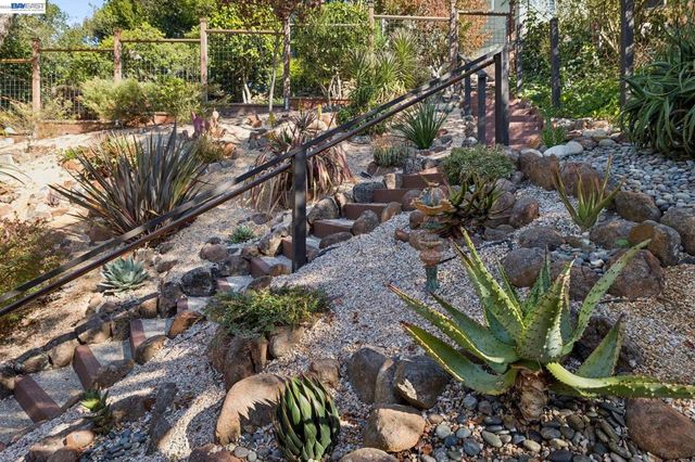 1085 STERLING AVE, Berkeley, CA 94708