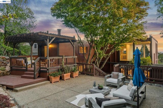 1085 STERLING AVE, Berkeley, CA 94708