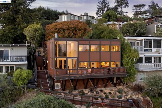 1085 STERLING AVE, Berkeley, CA 94708