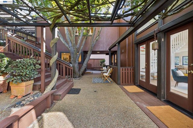 1085 STERLING AVE, Berkeley, CA 94708