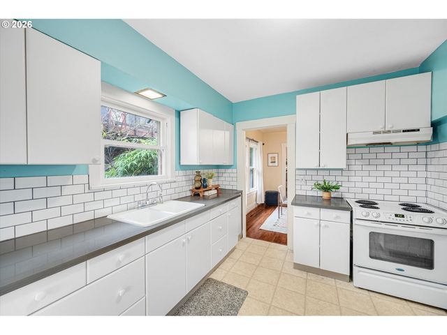 2611 Se 49TH Ave, Portland, OR 97206