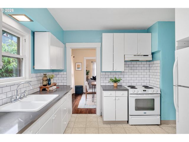 2611 Se 49TH Ave, Portland, OR 97206