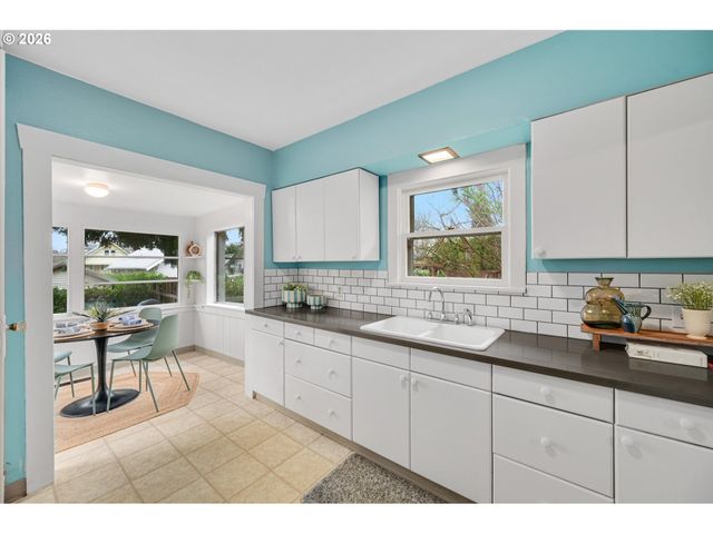 2611 Se 49TH Ave, Portland, OR 97206