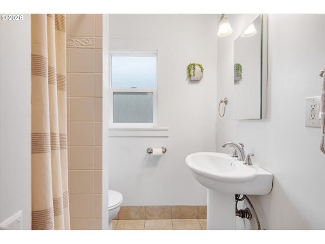 2611 Se 49TH Ave, Portland, OR 97206