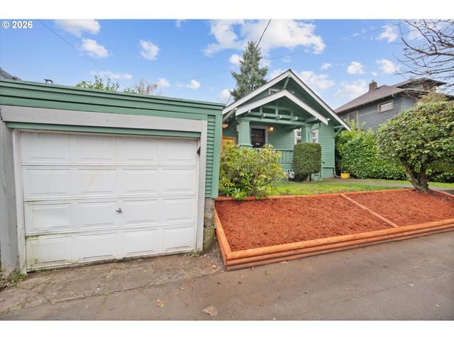 2611 Se 49TH Ave, Portland, OR 97206