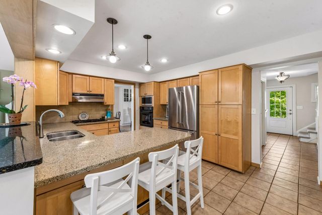 290 Ridgeview Drive E, Wayzata, MN 55391