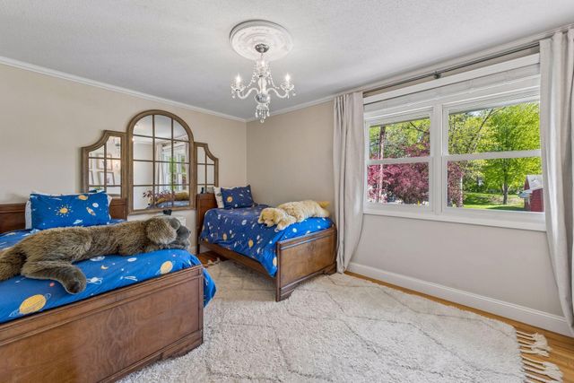 290 Ridgeview Drive E, Wayzata, MN 55391