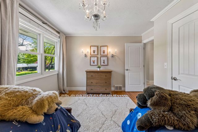 290 Ridgeview Drive E, Wayzata, MN 55391