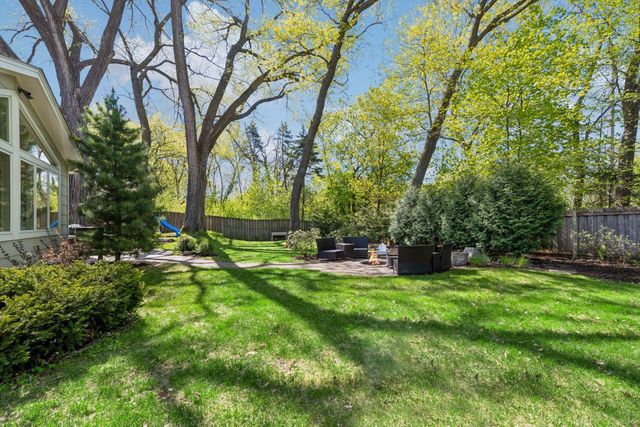 290 Ridgeview Drive E, Wayzata, MN 55391