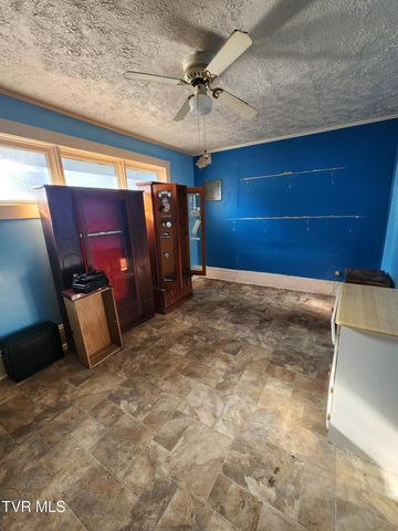 8506 Hickory Street, Pound, VA 24279