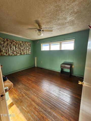 8506 Hickory Street, Pound, VA 24279