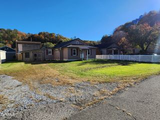 8506 Hickory Street, Pound, VA 24279