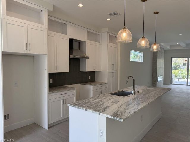 1017 Frank Whiteman BLVD, Naples, FL 34103