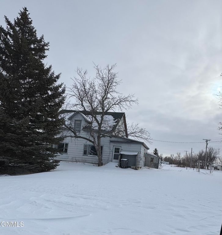 301 4th Avenue W, Columbus, ND 58727