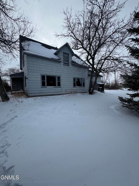 301 4th Avenue W, Columbus, ND 58727 photo 3