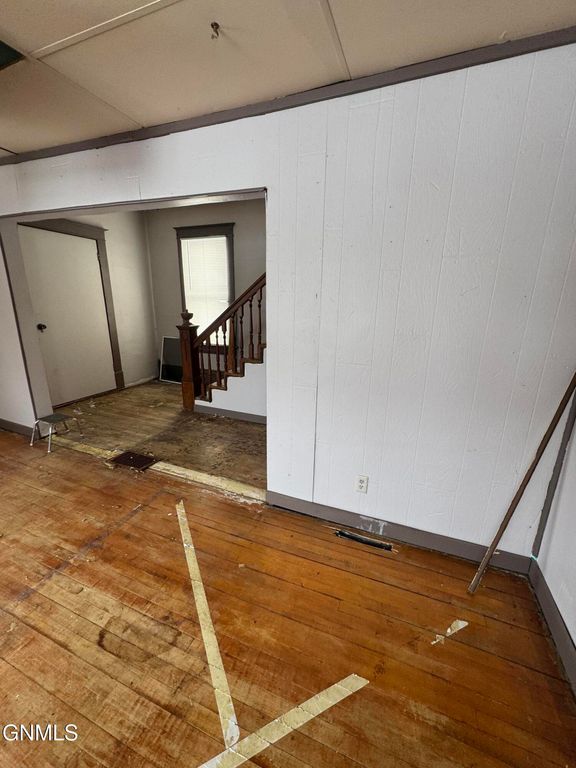 301 4th Avenue W, Columbus, ND 58727 photo 4