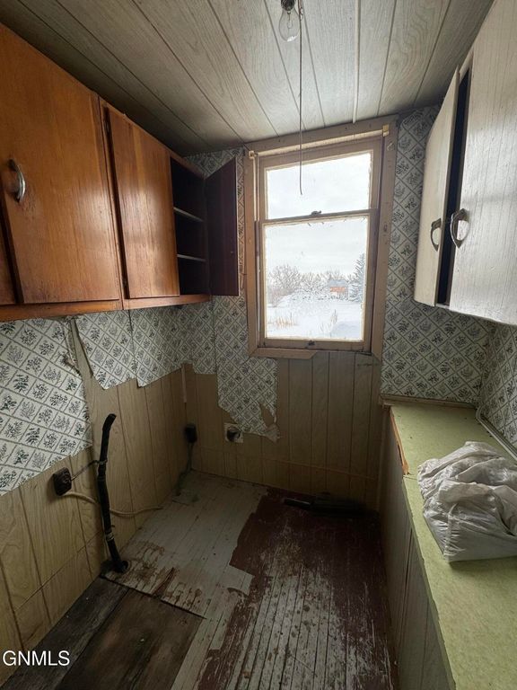 301 4th Avenue W, Columbus, ND 58727 photo 5