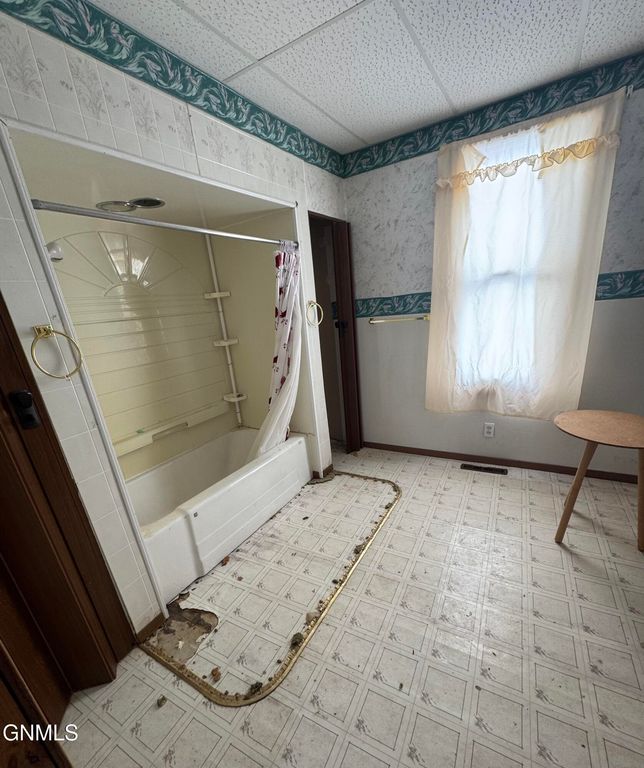 301 4th Avenue W, Columbus, ND 58727 photo 8