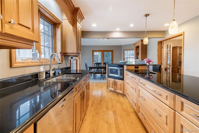 26029 Waterbury Way, Grosse Ile Township, MI 48138