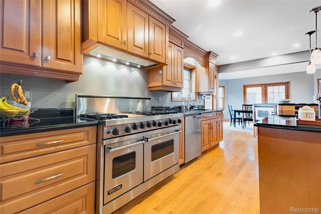 26029 Waterbury Way, Grosse Ile Township, MI 48138