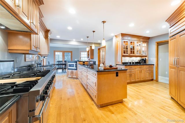 26029 Waterbury Way, Grosse Ile Township, MI 48138