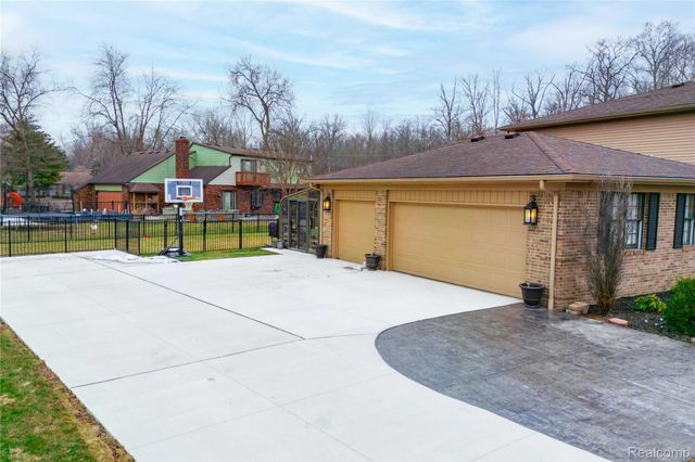 26029 Waterbury Way, Grosse Ile Township, MI 48138