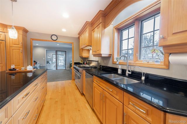 26029 Waterbury Way, Grosse Ile Township, MI 48138