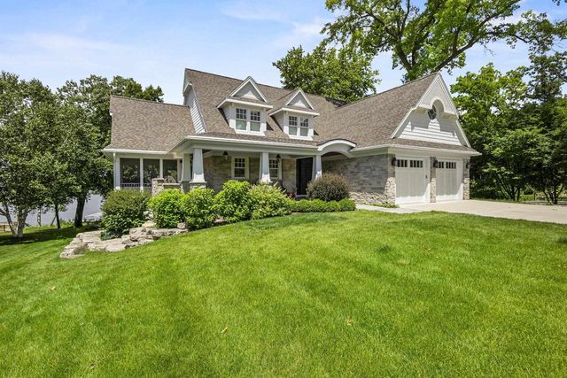 W2654 Oakwood Beach Road, Green Lake, WI 54941
