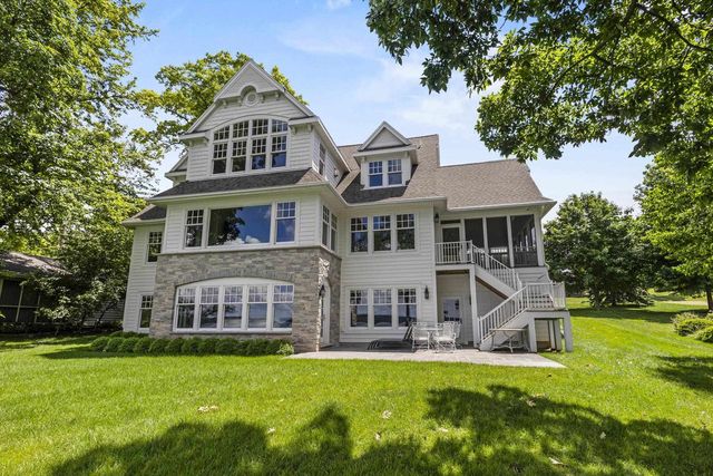 W2654 Oakwood Beach Road, Green Lake, WI 54941