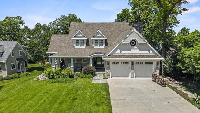 W2654 Oakwood Beach Road, Green Lake, WI 54941
