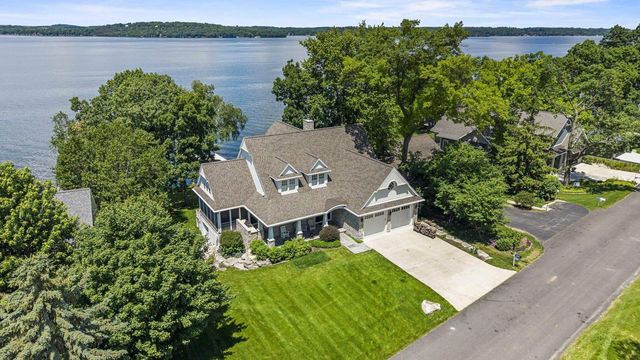 W2654 Oakwood Beach Road, Green Lake, WI 54941