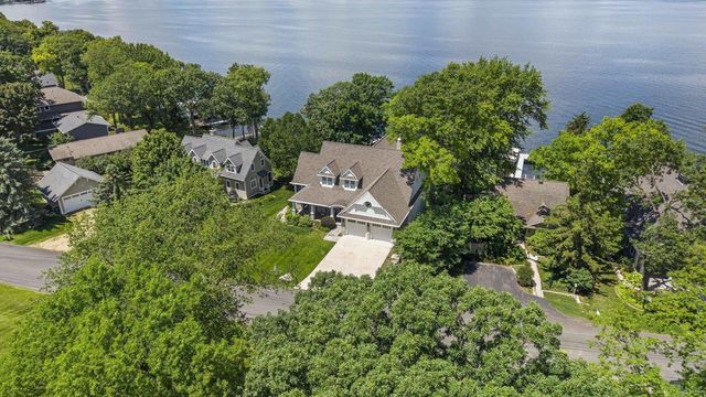 W2654 Oakwood Beach Road, Green Lake, WI 54941