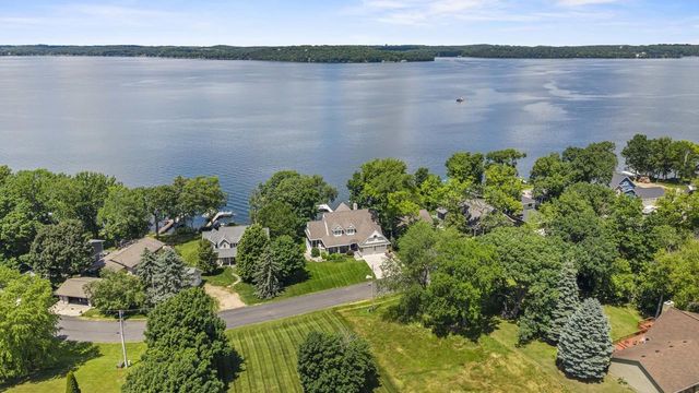W2654 Oakwood Beach Road, Green Lake, WI 54941