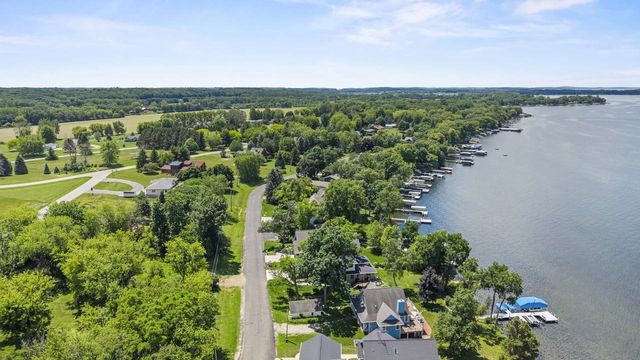 W2654 Oakwood Beach Road, Green Lake, WI 54941