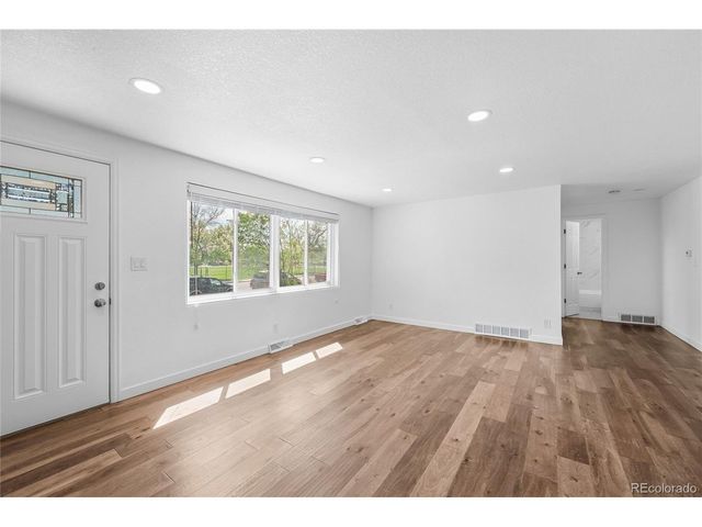 925 Kohl St, Broomfield, CO 80020