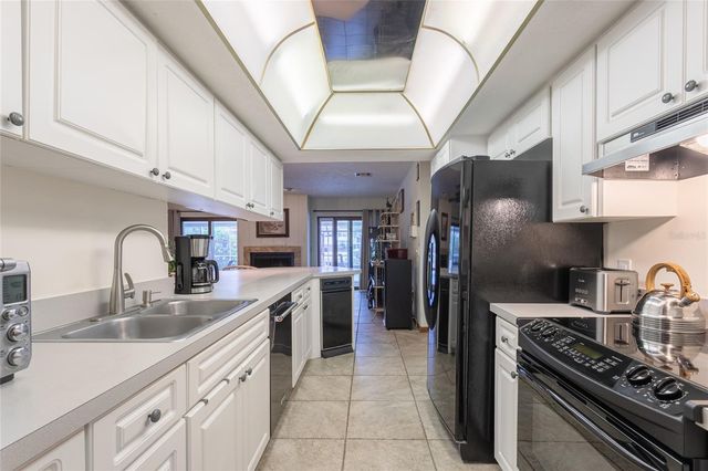 6104 SCHOONER WAY, Tampa, FL 33615